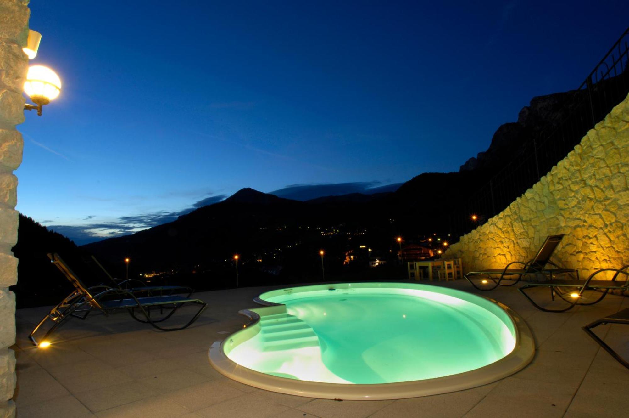 Hotel Garni La Tambra Selva di Val Gardena Exterior foto