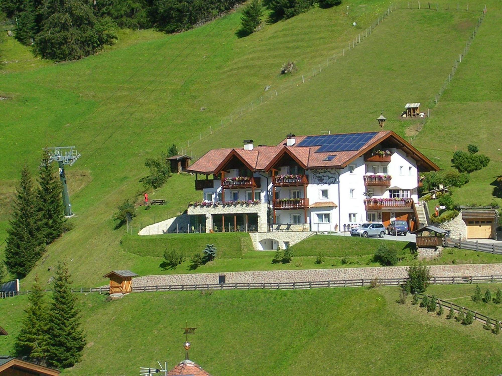 Hotel Garni La Tambra Selva di Val Gardena Exterior foto