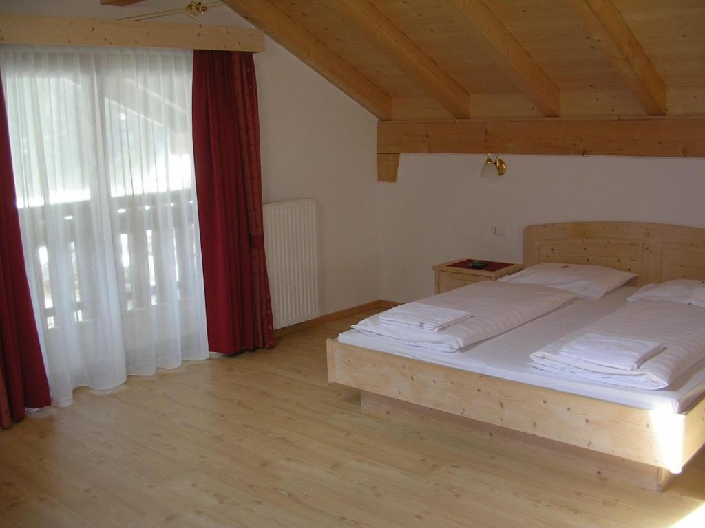 Hotel Garni La Tambra Selva di Val Gardena Habitación foto